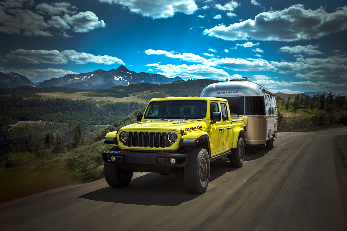 Discover the 2024 Jeep Gladiator Truck Towing & Payload Capacity Image 01